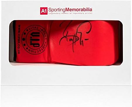 Бари McGuigan Signed Боксова Ръкавица VIP - Подарък кутия с Автограф - Боксови Ръкавици с Автограф