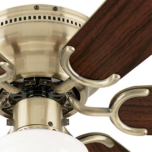 Вентилатор на тавана Уестингхаус Lighting 7215800 Petite Закрит със светлина, 30 инча, Античен месинг