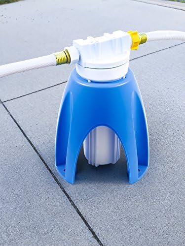 Camco - 21018 Universal Fit Plastic Water Filter Stand - Поддържа филтър за вода в изправено положение, за да се намали огъвайте маркуч и увеличи разход на вода, е подходящ за 4-инчов филтри -